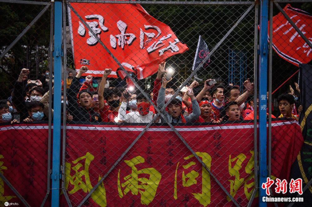 沙特联-吉达国民0-0利雅得青年人仍居第3 门迪&金承奎轮番扑救北京时间2:00，沙特联第14轮吉达国民vs利雅得青年人，双方门将爱德华-门迪和金承奎各自贡献多个扑救，最终双方0-0战平，吉达国民两连平仍居第3，利雅得青年人排名第10。